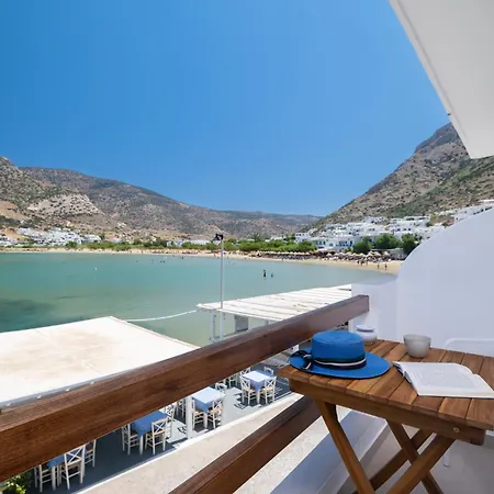 Aurum Sifnos 3* Kamárai
